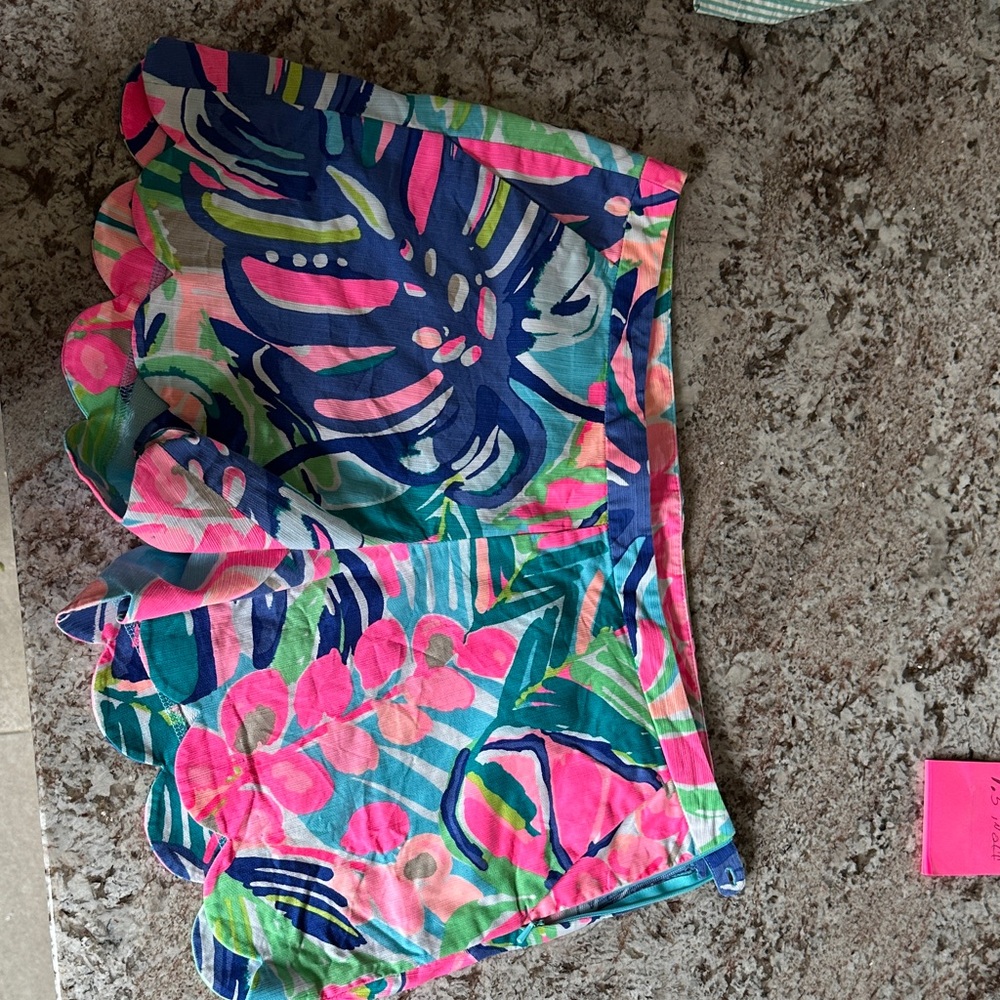 Lilly Pulitzer Multicolor Scallop Hem Tropical Print Shorts